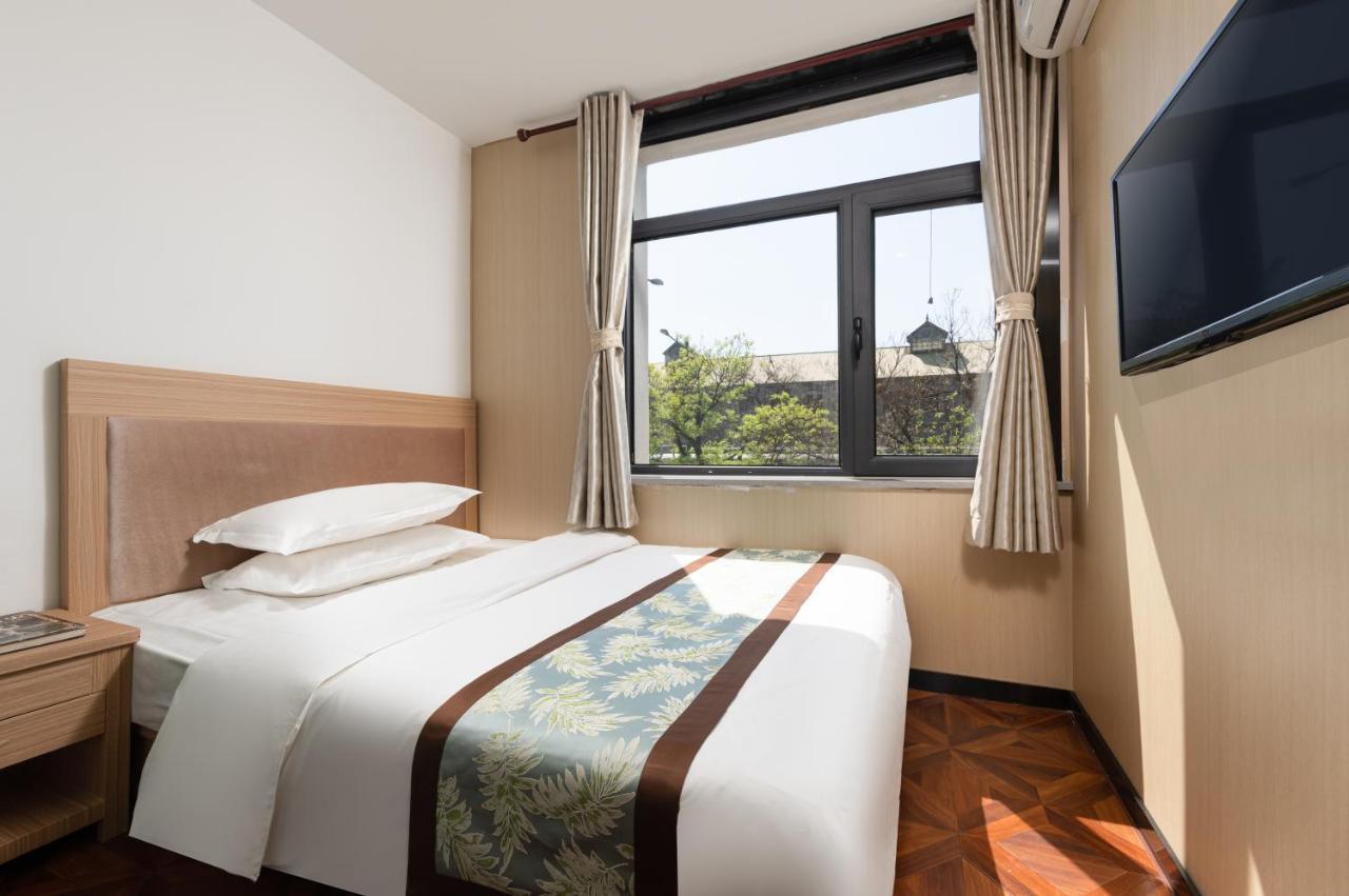 East Sacred Hotel ᴸᴱo---Foreign Accept---Tourism Service English-Speaking 丨 Near Tiananmen Forbidden City丨very Close To Metro Zhangzizhong And Beixinqiao 丨european Foot Ball English丨free Advance Tickets And Laundry Drying Service Coffee Snacks Beijing Eksteriør bilde