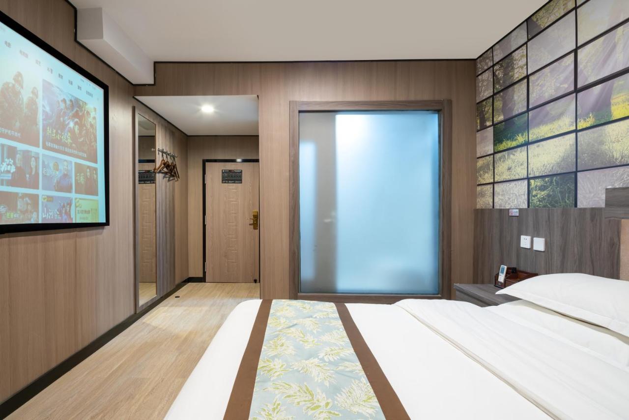 East Sacred Hotel ᴸᴱo---Foreign Accept---Tourism Service English-Speaking 丨 Near Tiananmen Forbidden City丨very Close To Metro Zhangzizhong And Beixinqiao 丨european Foot Ball English丨free Advance Tickets And Laundry Drying Service Coffee Snacks Beijing Eksteriør bilde