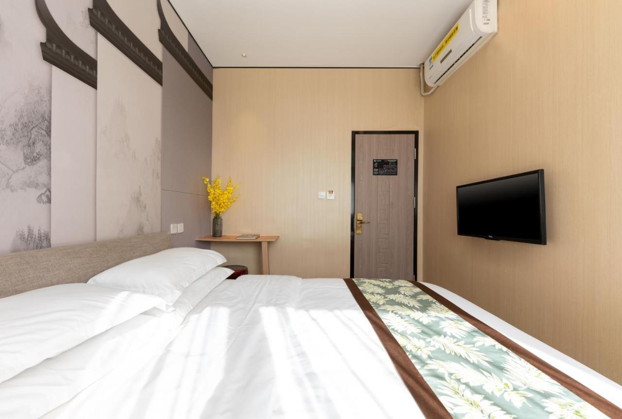East Sacred Hotel ᴸᴱo---Foreign Accept---Tourism Service English-Speaking 丨 Near Tiananmen Forbidden City丨very Close To Metro Zhangzizhong And Beixinqiao 丨european Foot Ball English丨free Advance Tickets And Laundry Drying Service Coffee Snacks Beijing Eksteriør bilde
