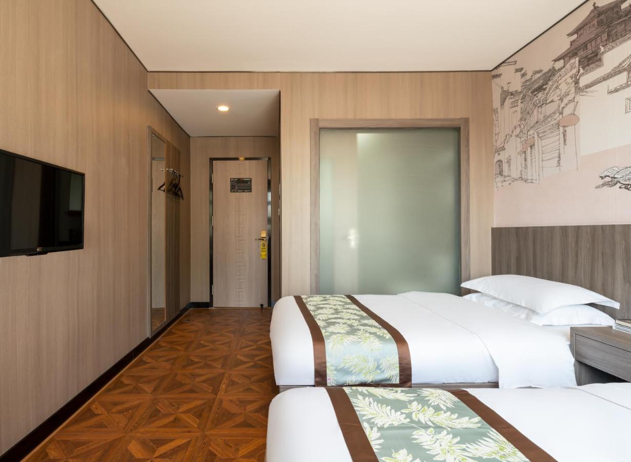 East Sacred Hotel ᴸᴱo---Foreign Accept---Tourism Service English-Speaking 丨 Near Tiananmen Forbidden City丨very Close To Metro Zhangzizhong And Beixinqiao 丨european Foot Ball English丨free Advance Tickets And Laundry Drying Service Coffee Snacks Beijing Eksteriør bilde