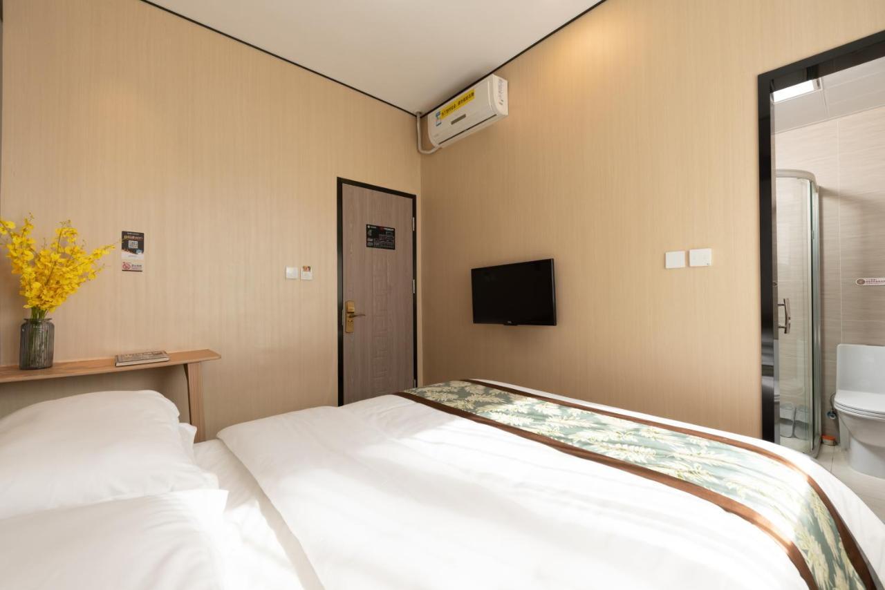 East Sacred Hotel ᴸᴱo---Foreign Accept---Tourism Service English-Speaking 丨 Near Tiananmen Forbidden City丨very Close To Metro Zhangzizhong And Beixinqiao 丨european Foot Ball English丨free Advance Tickets And Laundry Drying Service Coffee Snacks Beijing Eksteriør bilde