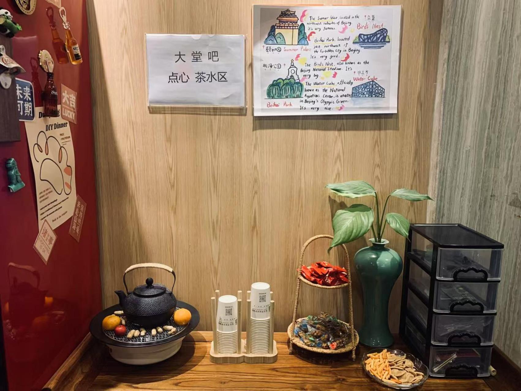 East Sacred Hotel ᴸᴱo---Foreign Accept---Tourism Service English-Speaking 丨 Near Tiananmen Forbidden City丨very Close To Metro Zhangzizhong And Beixinqiao 丨european Foot Ball English丨free Advance Tickets And Laundry Drying Service Coffee Snacks Beijing Eksteriør bilde
